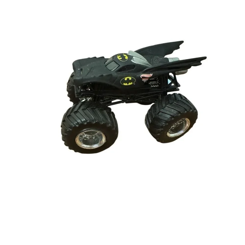 Hot Wheels Monster Jam Lot of 6 Monster Trucks Grave Digger